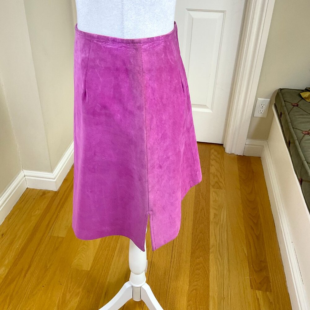 Danier Skirt Suede Leather Short in Pink Purple (6) - Picture 4 of 10